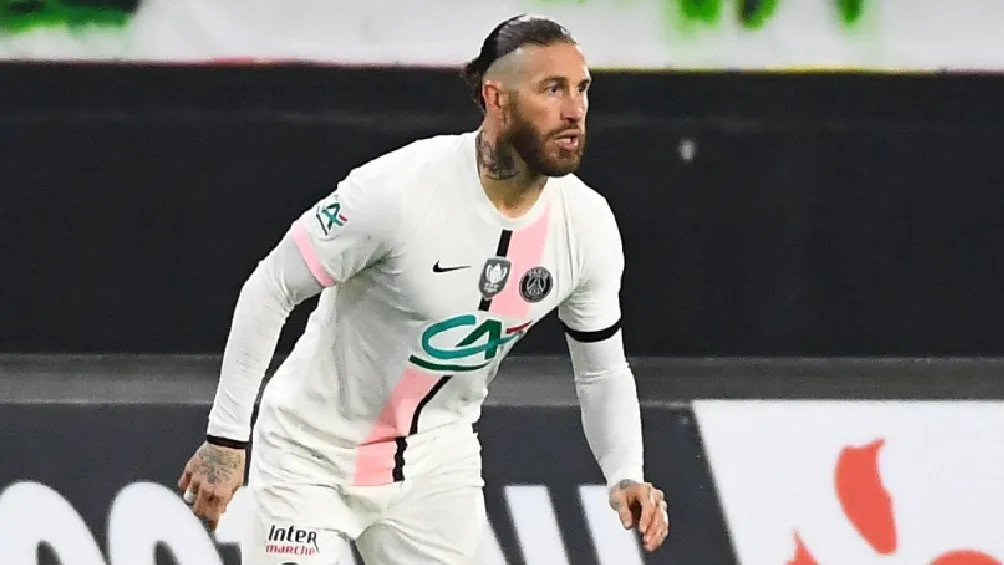 Sergio Ramos jugando partido con el París Saint-Germain