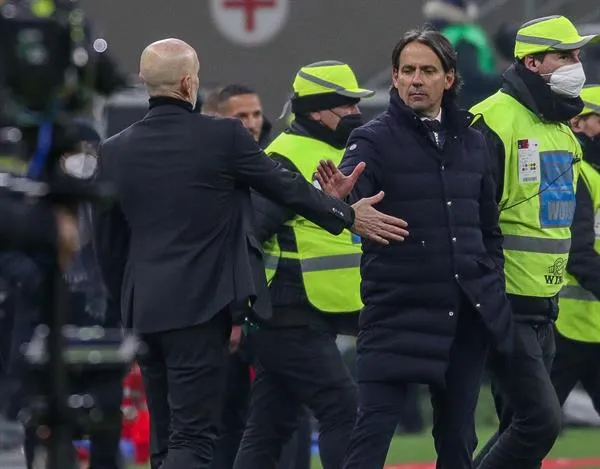 Pioli e Inzaghi en saludo