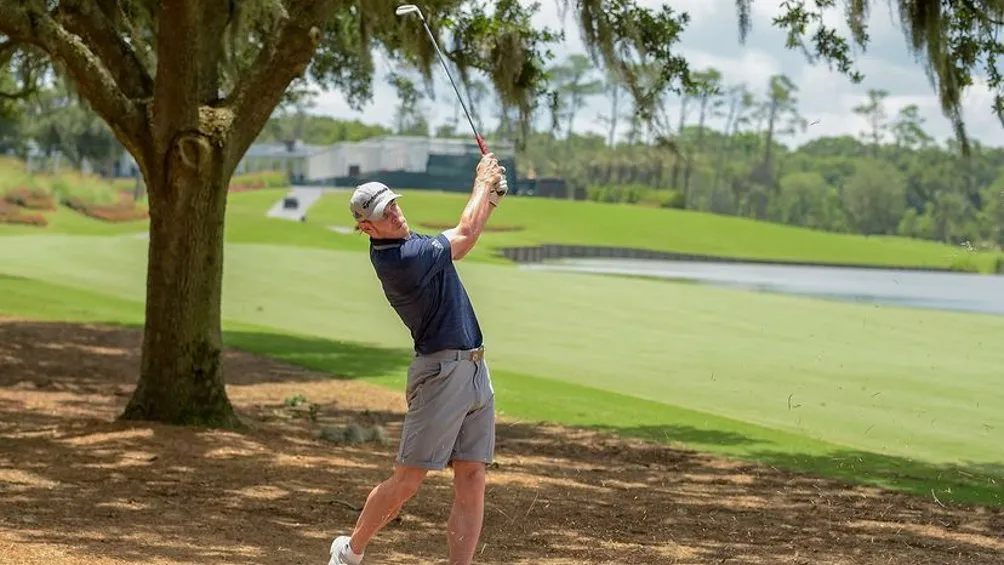 Gareth Bale jugando golf