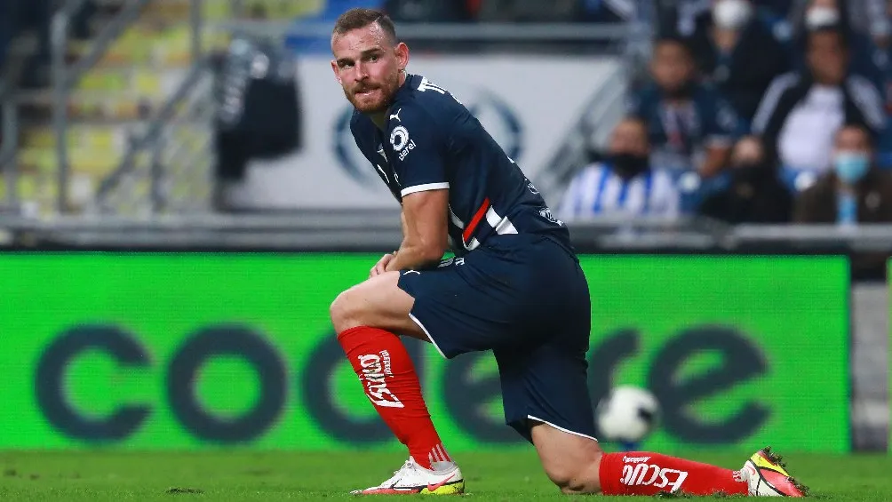 Vincent Janssen jugando partido con Monterrey en la Liga MX