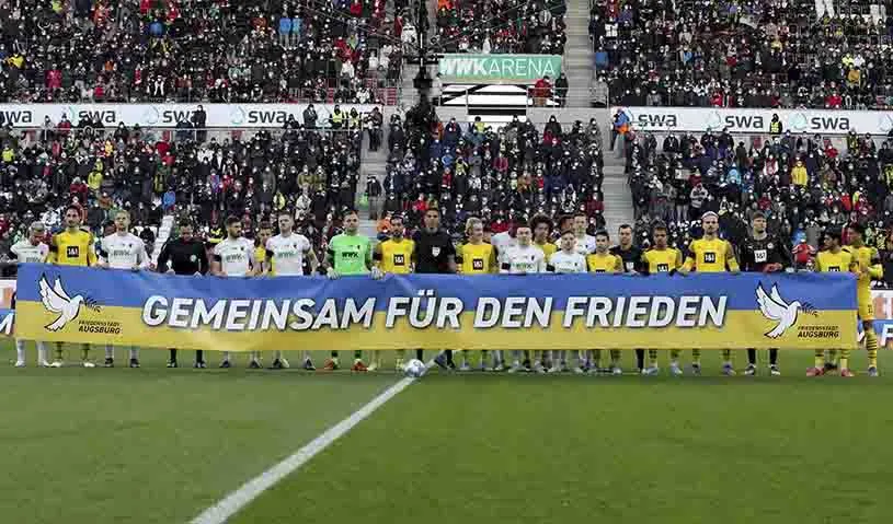 Jugadores del Dortmund unidos con Ucrania