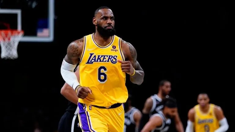 LeBron James en un juego de la NBA