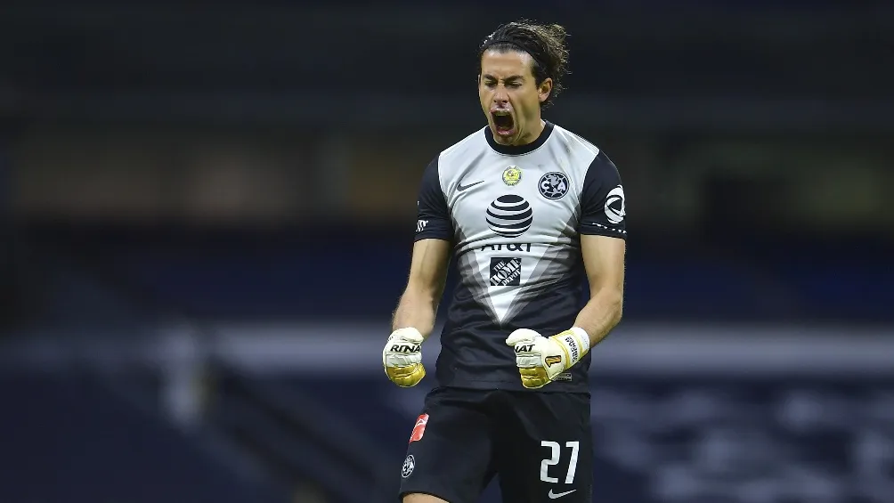 Óscar Jiménez festejando gol del América en partido de la Liga MX