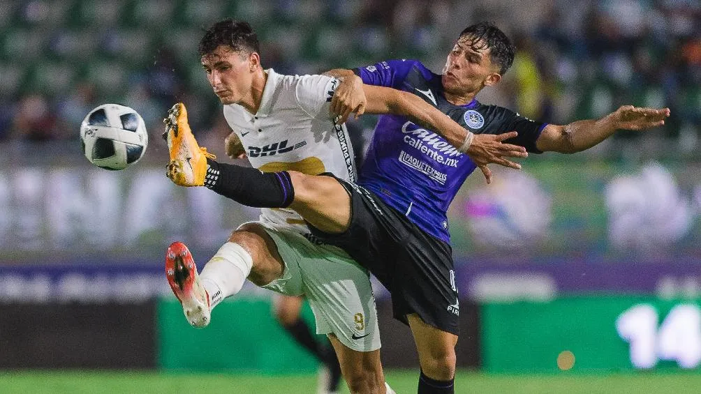 Juan Dinenno (Pumas) vs Ivan Moreno (Mazatlán) en la Liga MX