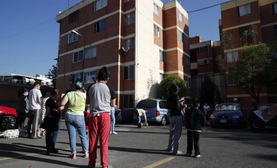 EFE Personas desalojaron sus inmuebles por el sismo