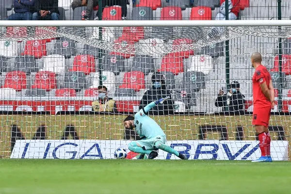 IMAGO7 'Pollo' Saldívar en acción con Toluca