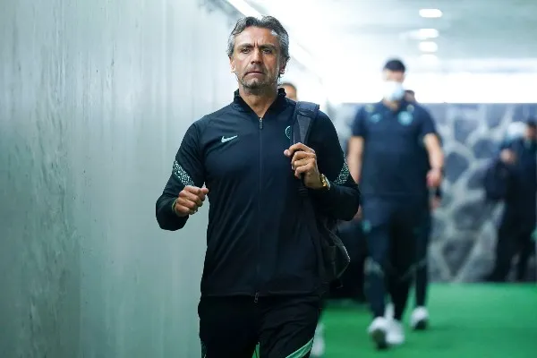 Gilberto Adame en su paso como auxiliar técnico del América