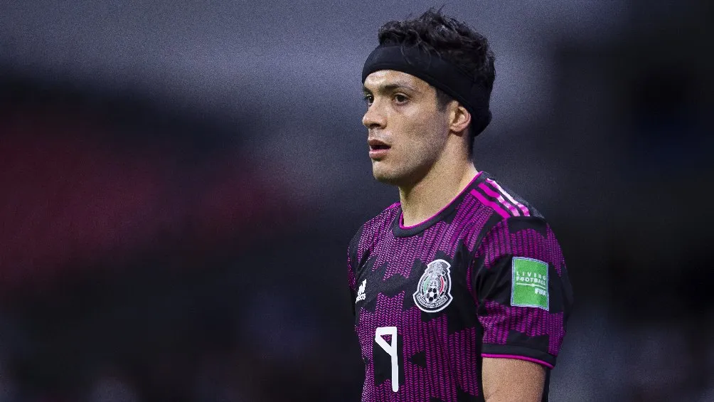 MEXSPORT Raúl Jiménez jugando partido con la Selección Mexicana