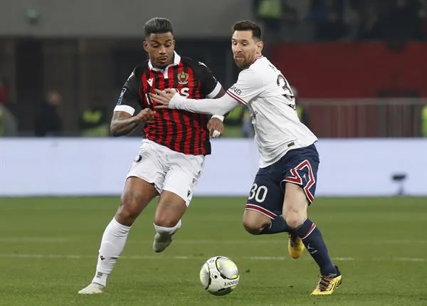 Niza vs PSG en acción