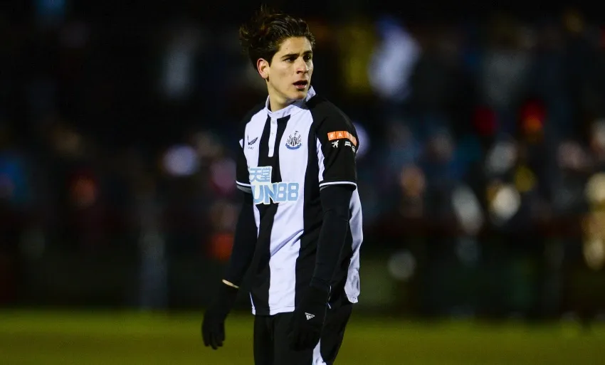 Santiago Muñoz en un partido del Newcastle