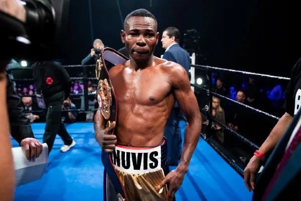 Guillermo Rigondeaux posa con el cinturón