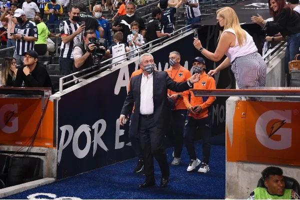 IMAGO7 Víctor Manuel Vucetich en su primer partido con Rayados en el CL22