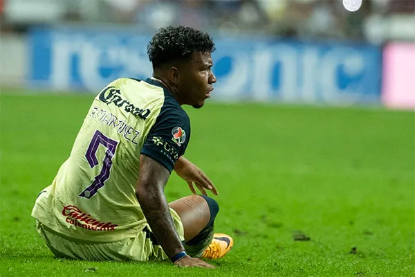 Roger Martínez en el partido ante Rayados