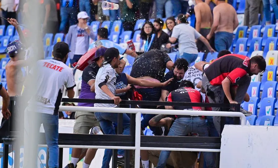 Pelea en las gradas de La Corregidora