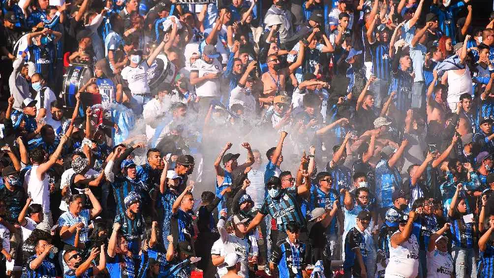 Porra del Querétaro en la Corregidora durante partido ante Atlas