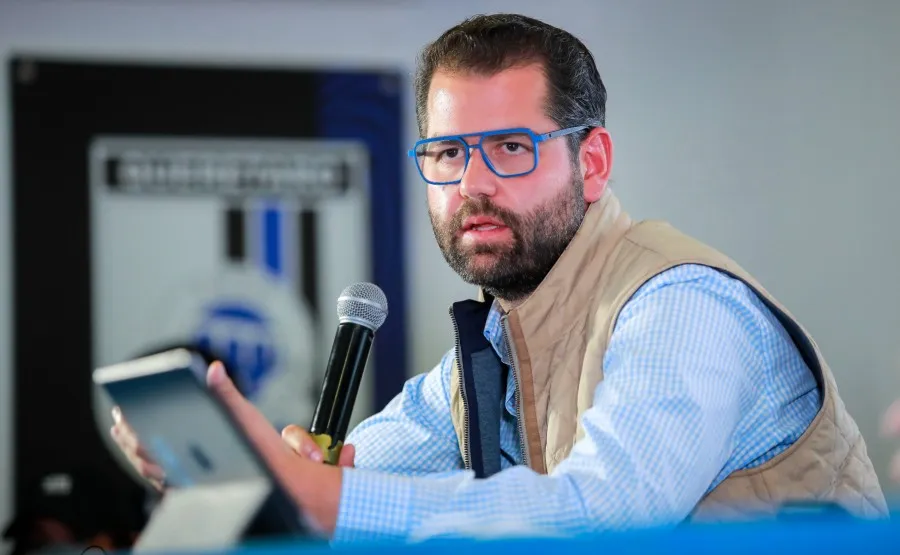 IMAGO7 Gabriel Solares en conferencia