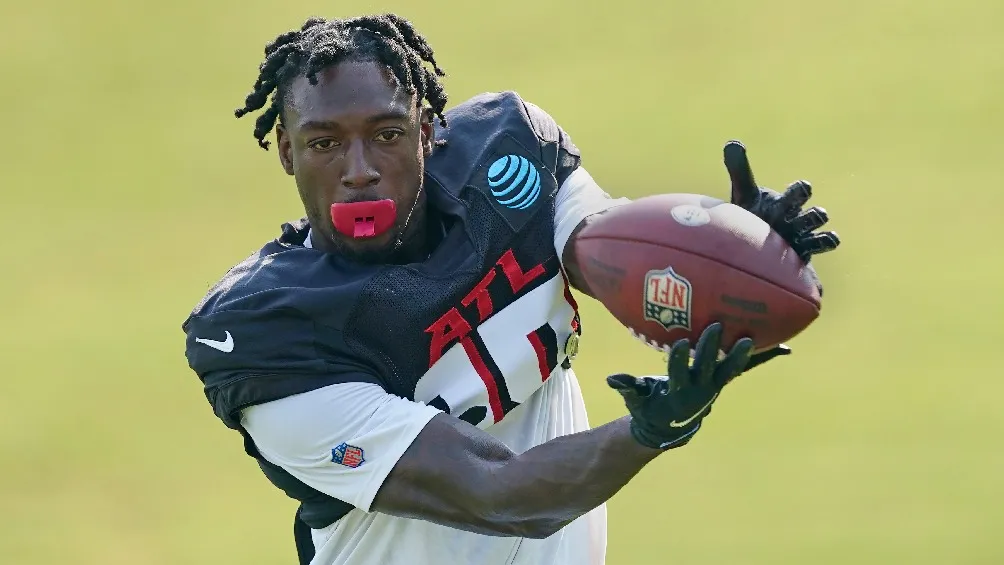 Calvin Ridley durante el campamento de entrenamiento con Falcons