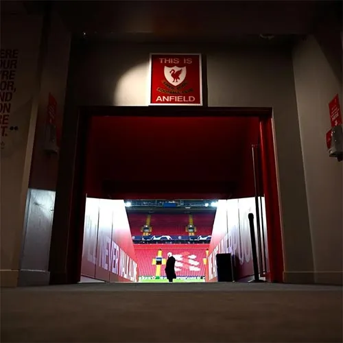 Entrada a la cancha de Anfield