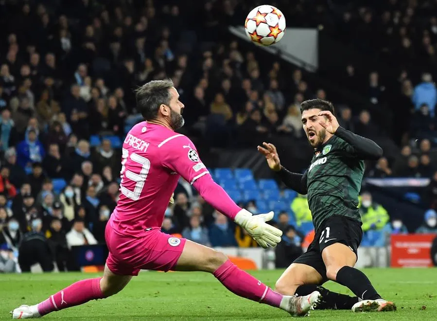 Una de las pocas acciones del Sporting