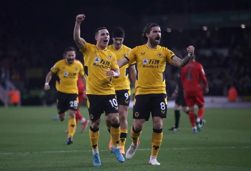 AP Jugadores del Wolverhampton celebrando un gol a favor