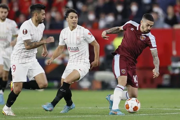 'Tecatito' Corona en los Octavos de Final de la Europa League