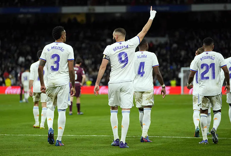 AP Karim Benzema durante un duelo con el Real Madrid