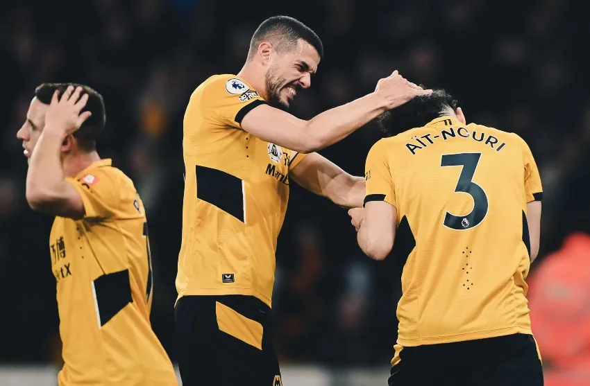 TWITTER @Wolves Jugadores del Wolverhampton celebrando un gol a favor