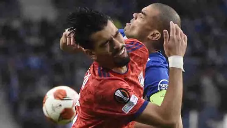 Choque entre Pepe y Paquetá