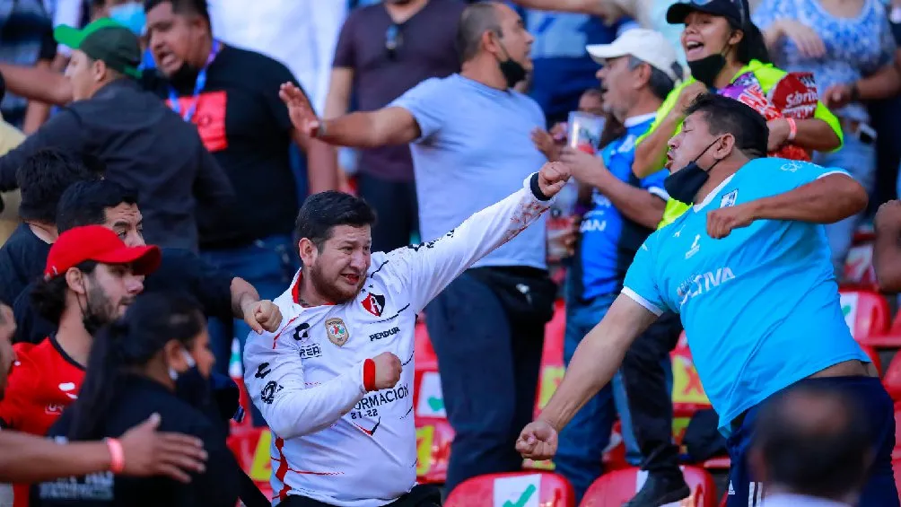 Trifulca en el Estadio Corregidora entre aficionados de Querétaro y Atlas
