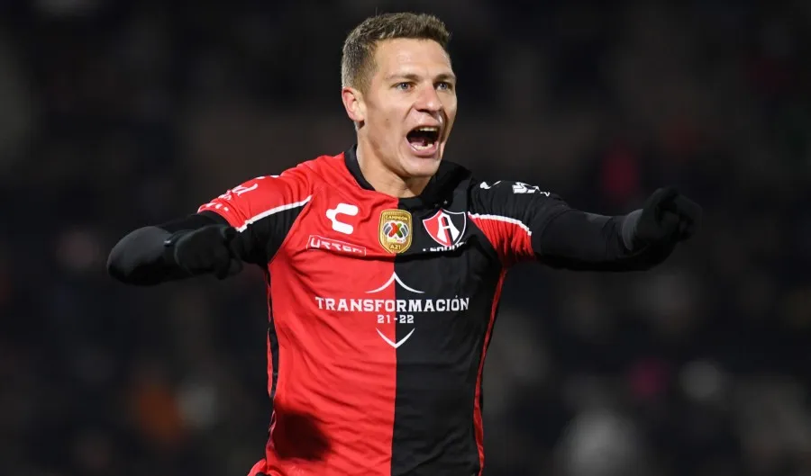 Julio Furch celebra su anotación