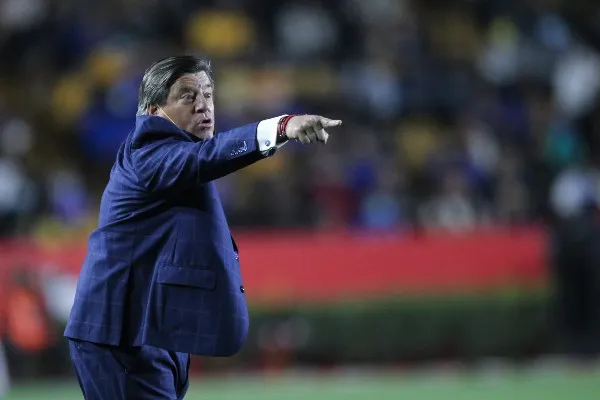 Piojo Herrera reacciona durante partido