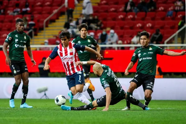 IMAGO7 Chivas vs Santos Laguna en acción