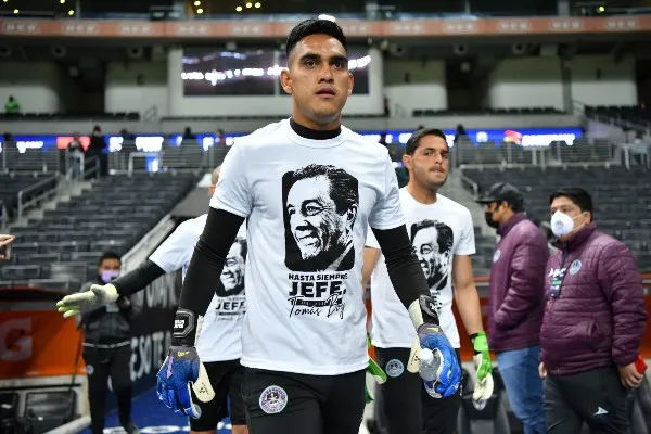 Jugadores de Mazatlán portan playera homenaje de Tomás Boy