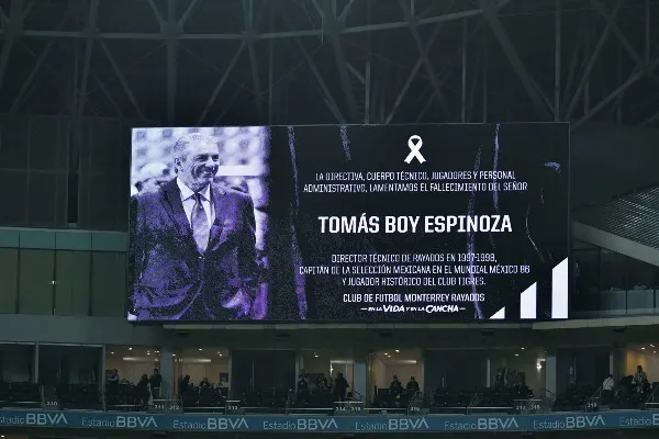 Mensaje de Rayados tras el fallecimiento de Tomás Boy en el Estadio BBVA