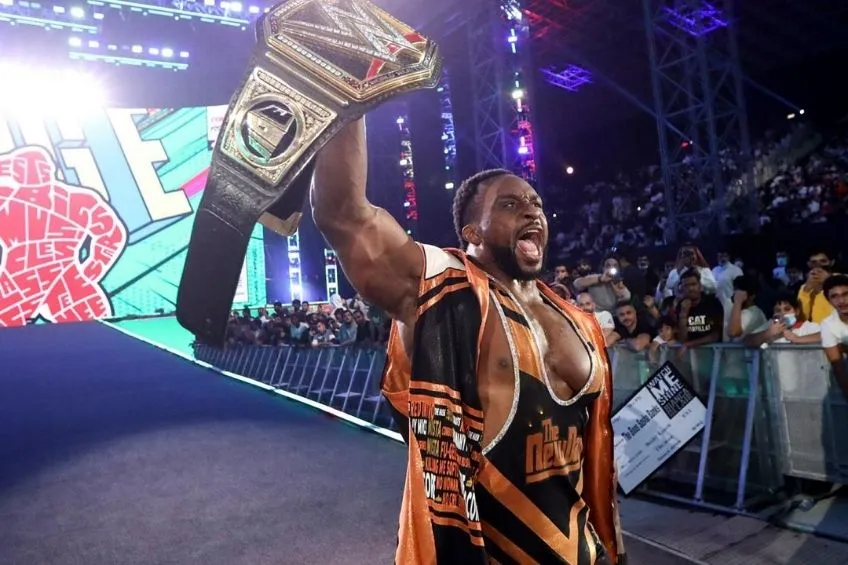 Big E con el Campeonato de WWE