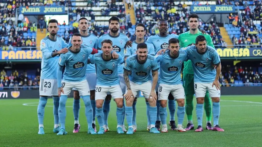 XI inicial del Celta de Vigo con el mexicano Néstor Araujo