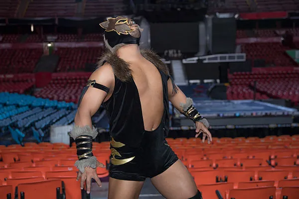 ALEX ISUNZA El aullido del joven se gana un lugar en la lucha