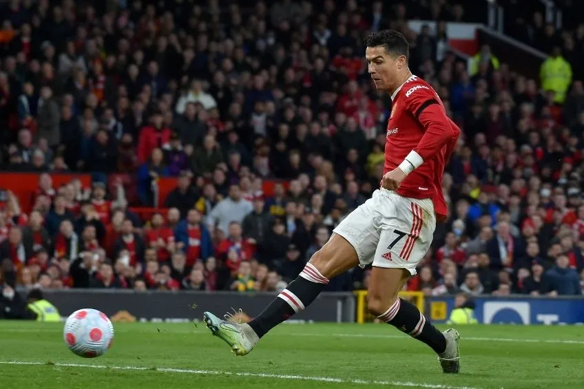 Cristiano Ronaldo anotando un gol