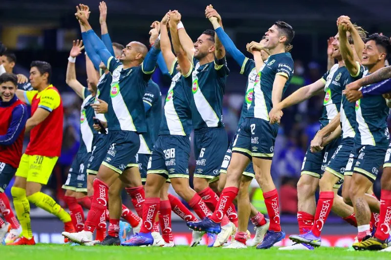 IMAGO7 Jugadores del Puebla festejan victoria vs Cruz Azul