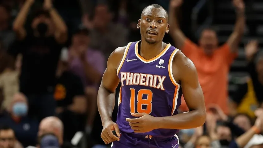 Biyombo, jugador de los Suns de la NBA