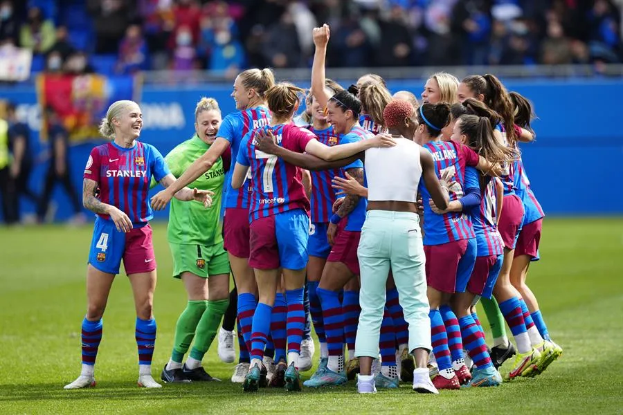 Jugadoras del Barcelona festejan nuevo título