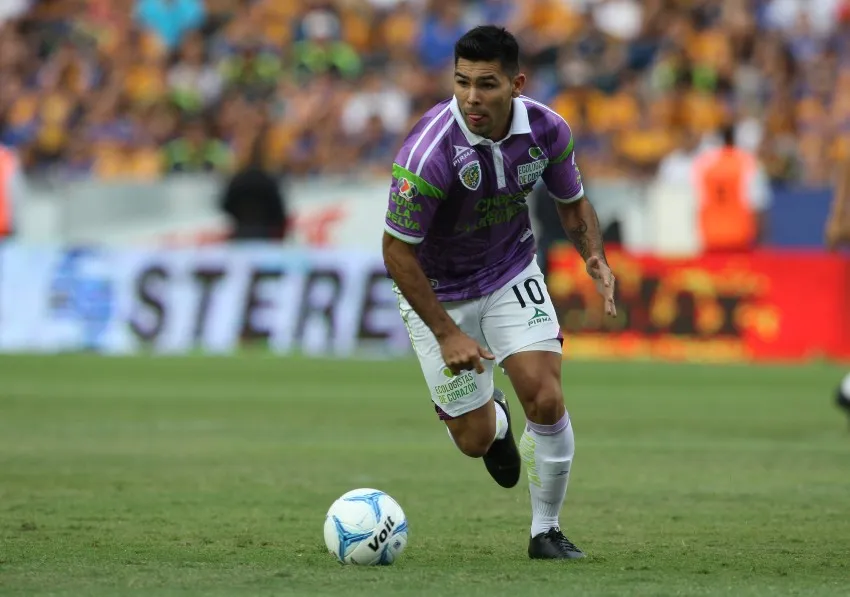 Silvio Romero en un partido con los Jaguares de Chiapas