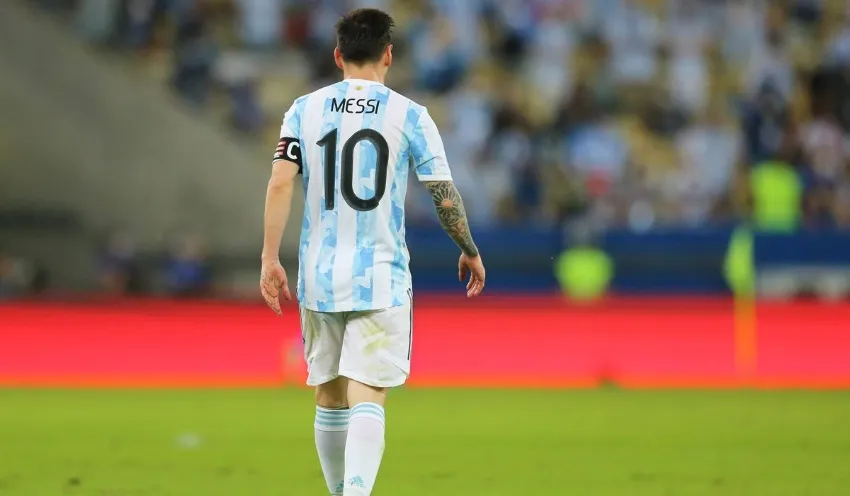 Messi en un partido con Argentino