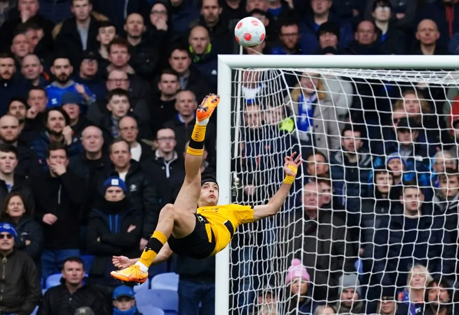 Raúl Jiménez en victoria vs Everton