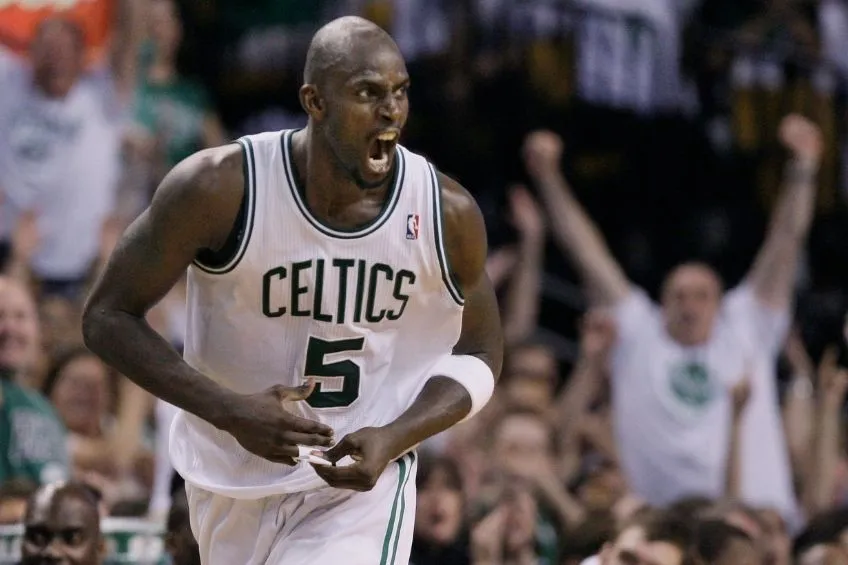 Kevin Garnett jugando con los Celtics
