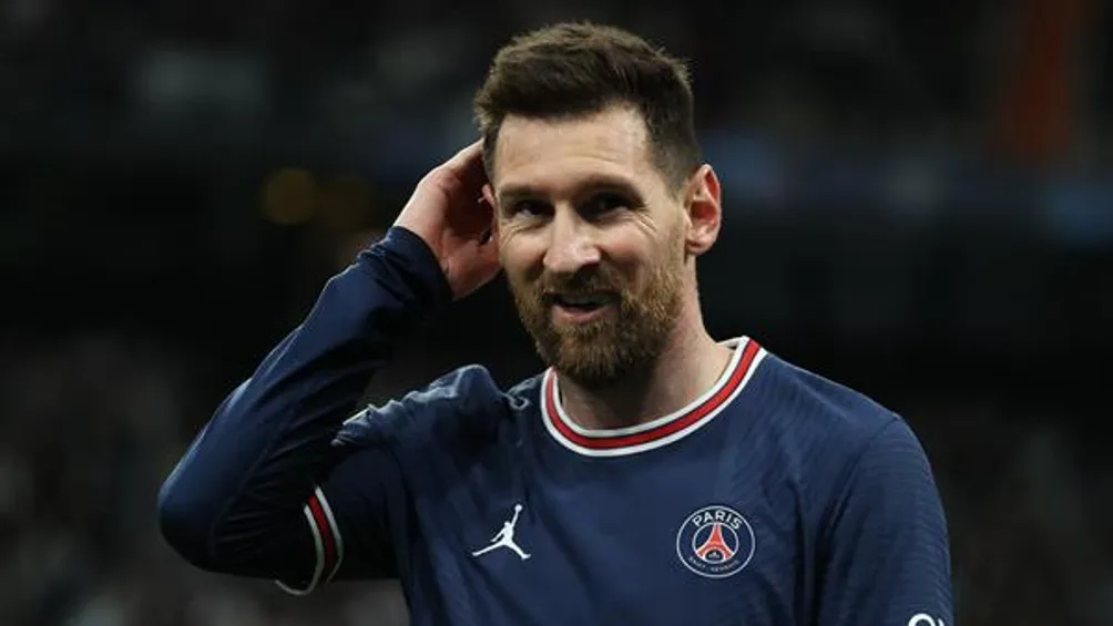 AP Messi jugando partido de Champions League con el PSG ante Real Madrid