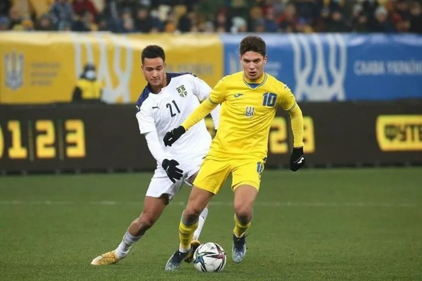 INSTAGRAM: @Sudakov_11 Sudakov jugando con Ucrania