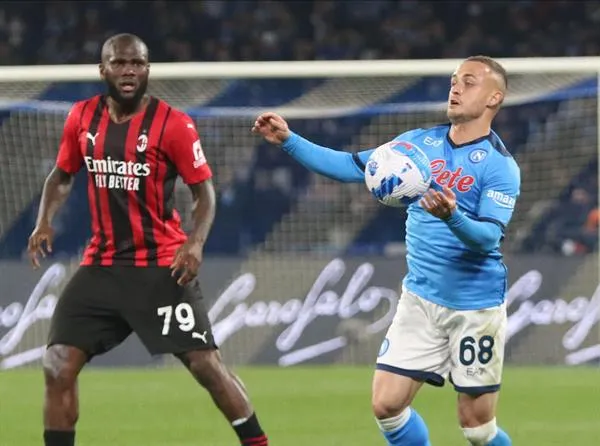 Frank Kessie en acción con el Milán