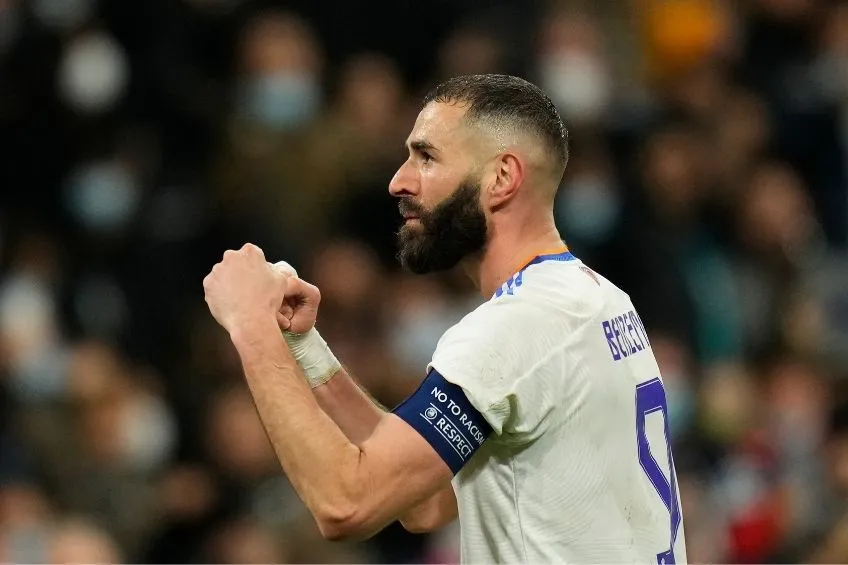 Karim Benzema festejando un gol