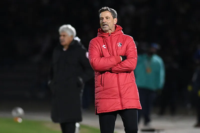 Diego Cocca durante un duelo de Atlas